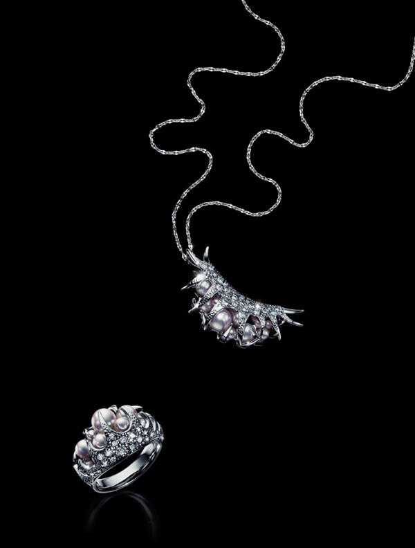 危险诱惑吊坠：日本阿古屋海水珍珠，淡水珍珠，灰色钻石（0.57 ct） 