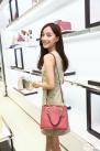 品牌好友，著名影星王珞丹小姐展示Michael Kors最新CYNTHIA系列手袋。